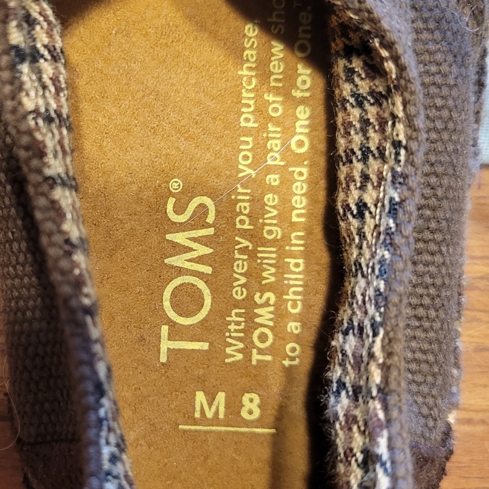Women's Toms Brown Canvas Sneakers Classic Lace-Up Design - Picture 5 of 6